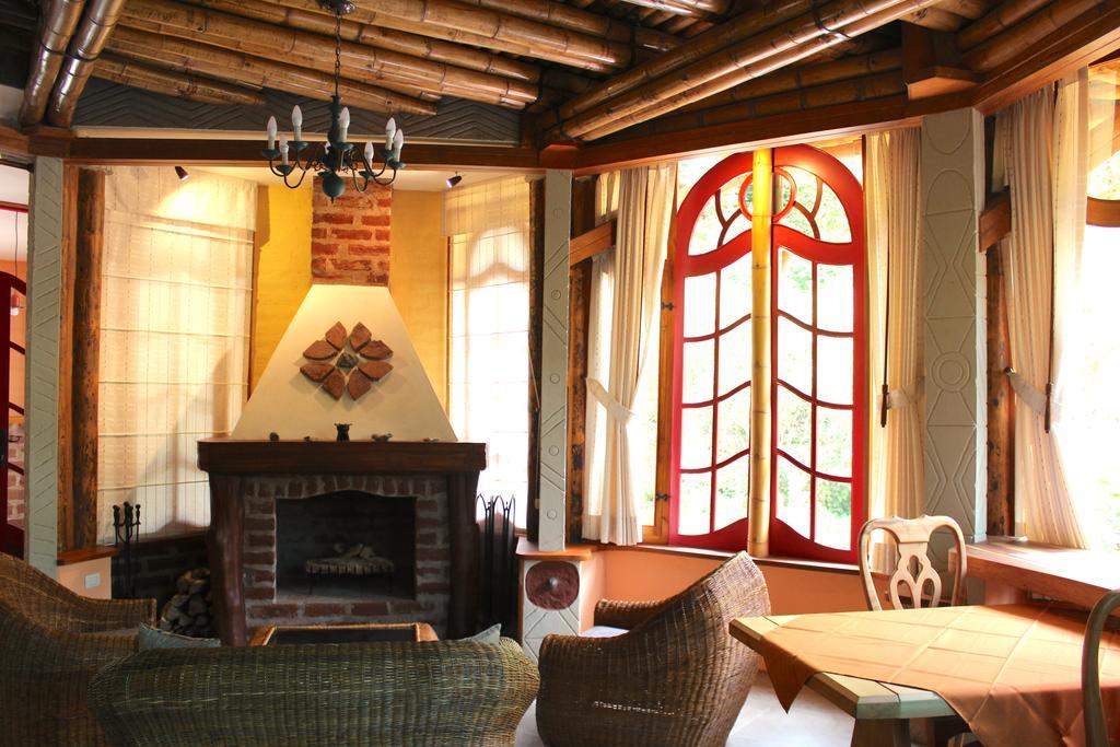 Finca Chamanapamba Guest House บาญอส ภายนอก รูปภาพ